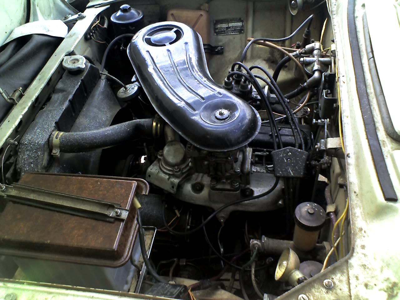 File:Moskvitch-408-engine-left.jpg - Wikimedia Commons