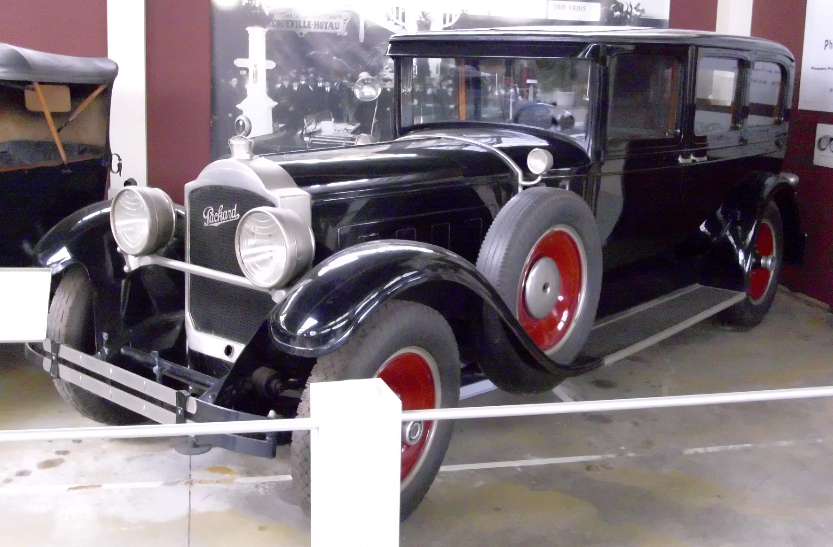 File:Packard Custom Eight oder Standard Model 443 Sedan-Limousine ...