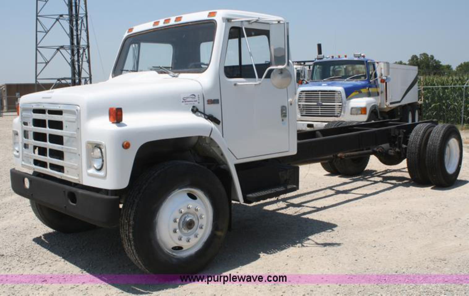 1984 International S1700 truck cab and chassis | no-reserve ...