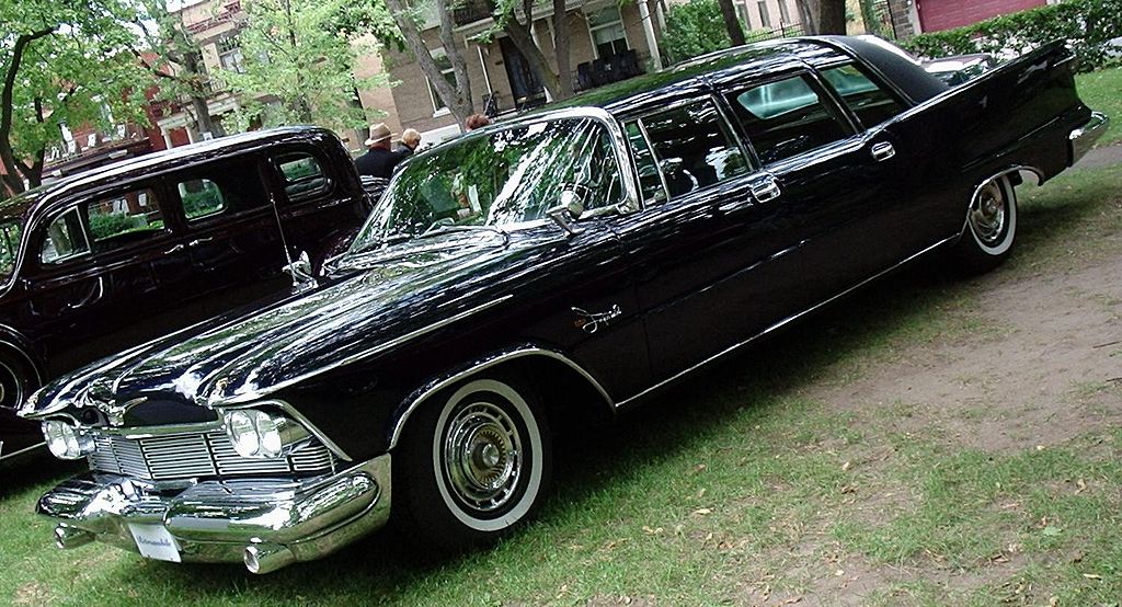 File:'58 Imperial Crown Ghia Limousine (DÃ©juner sur l'herbe '10 ...