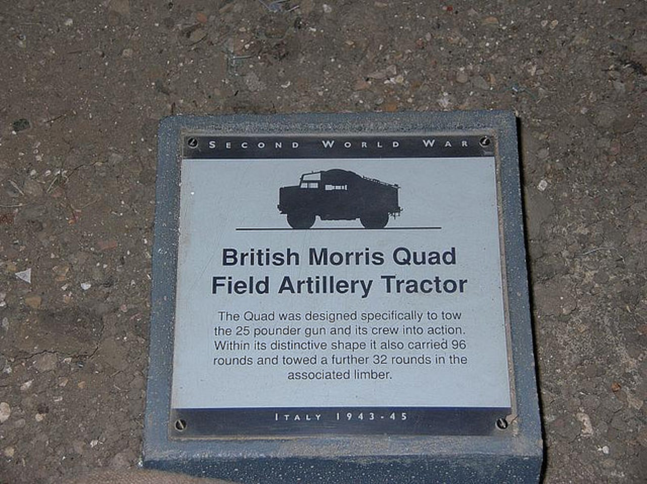 IWM Duxford 0755 - LWH - WWII - British - Morris Quad Field ...