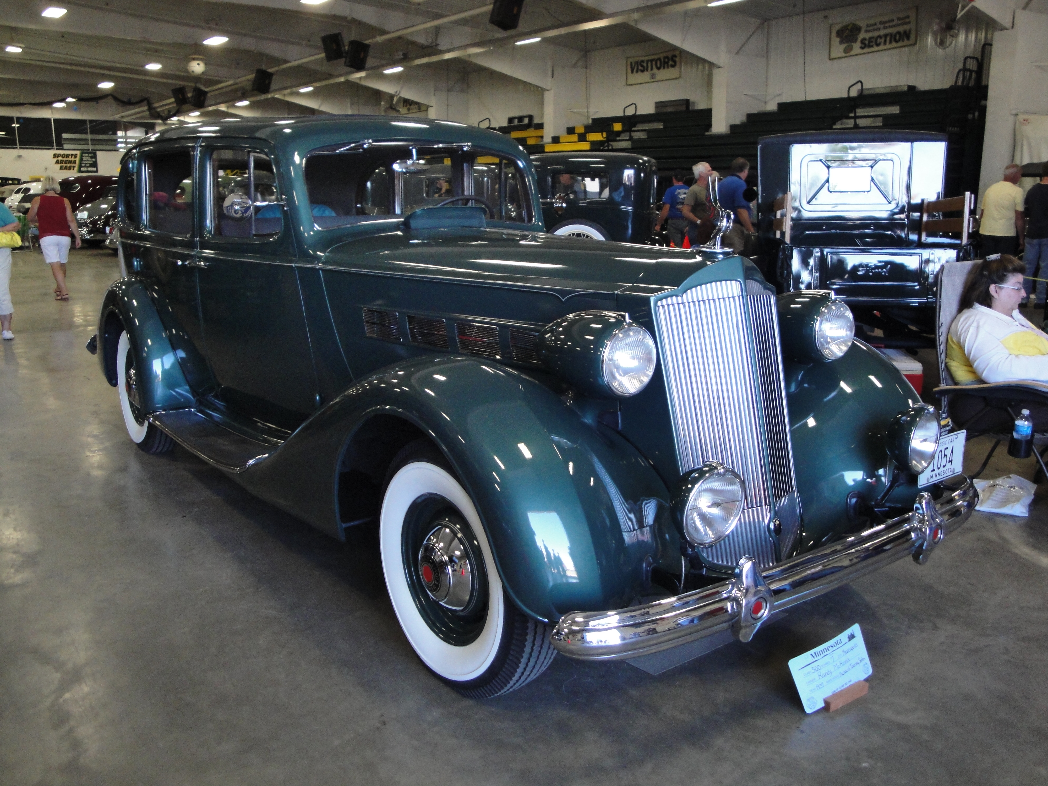 File:Flickr - DVS1mn - 37 Packard Touring Sedan.jpg - Wikimedia ...