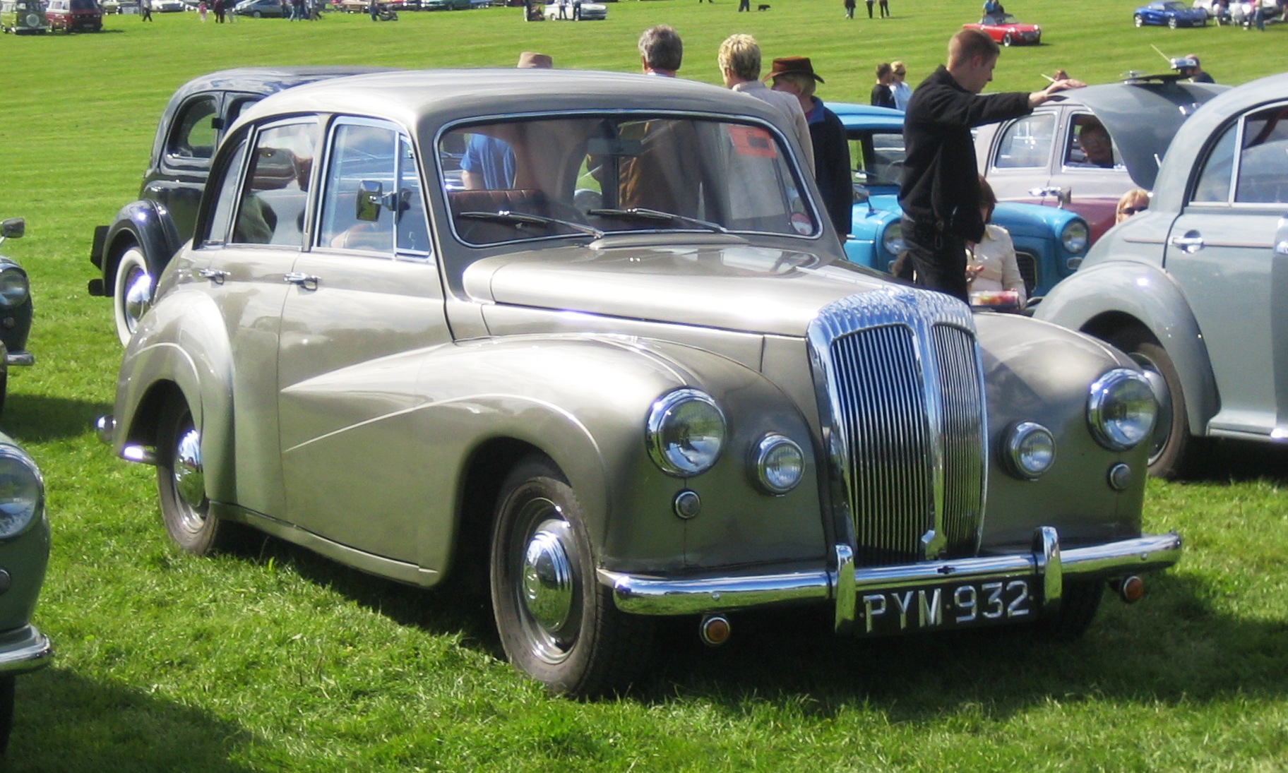 File:Daimler Conquest at Knebworth Classic Car Show.jpg ...
