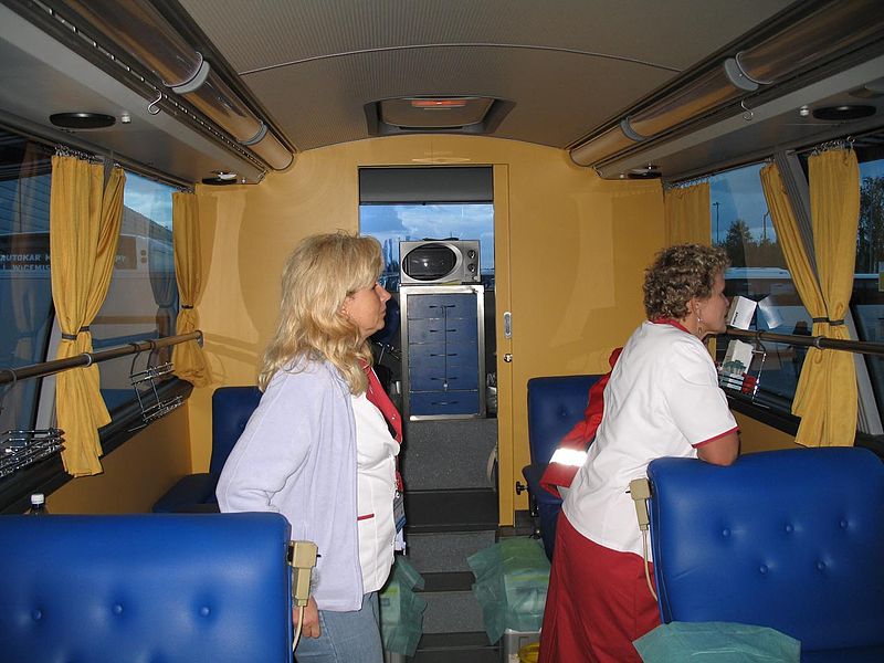 File:Solaris Vacanza 13 Ambulans inside 2.jpg - Wikimedia Commons