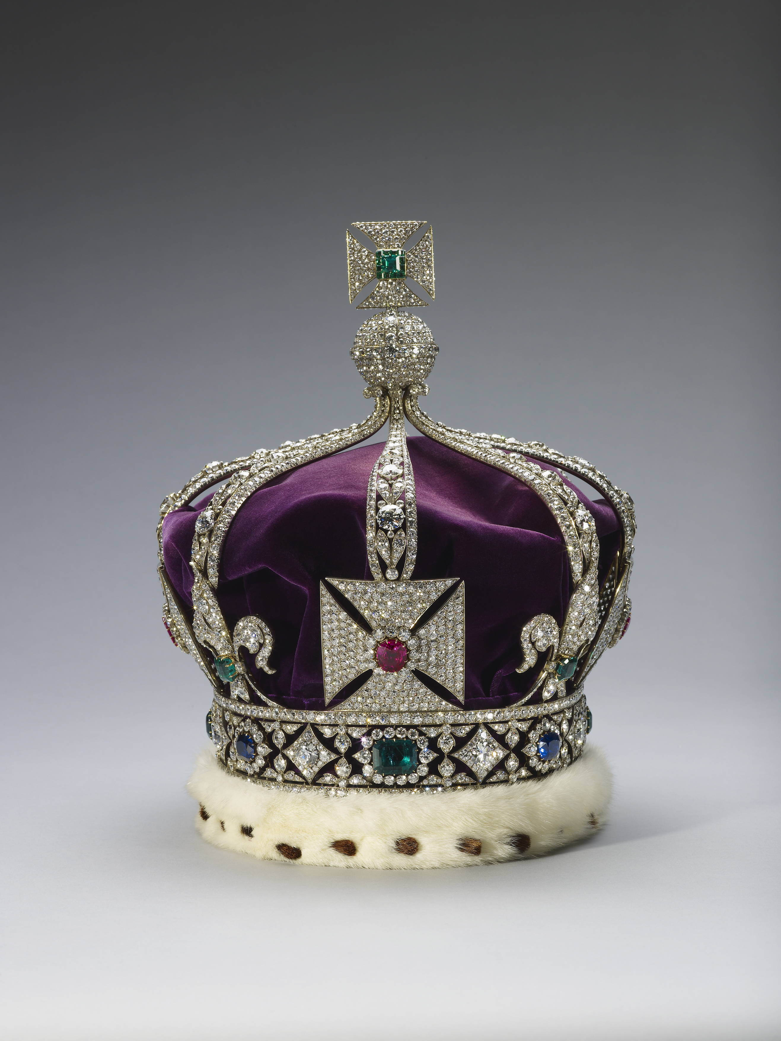 New look for the Crown Jewels for the Queen's Jubilee | barkbitetravel