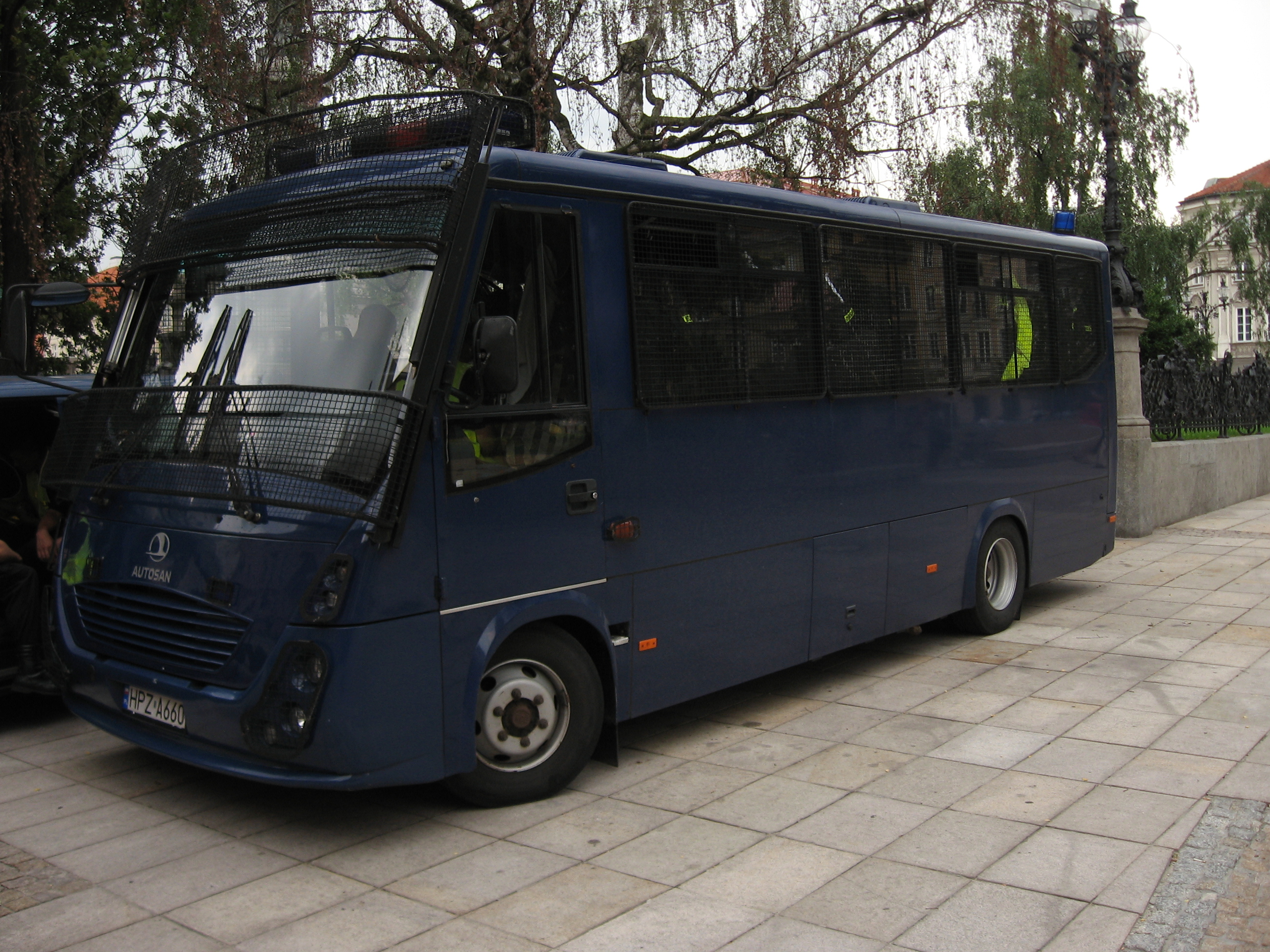 File:Autosan H7-10I police bus of the Polish Police in Warsaw.jpg ...