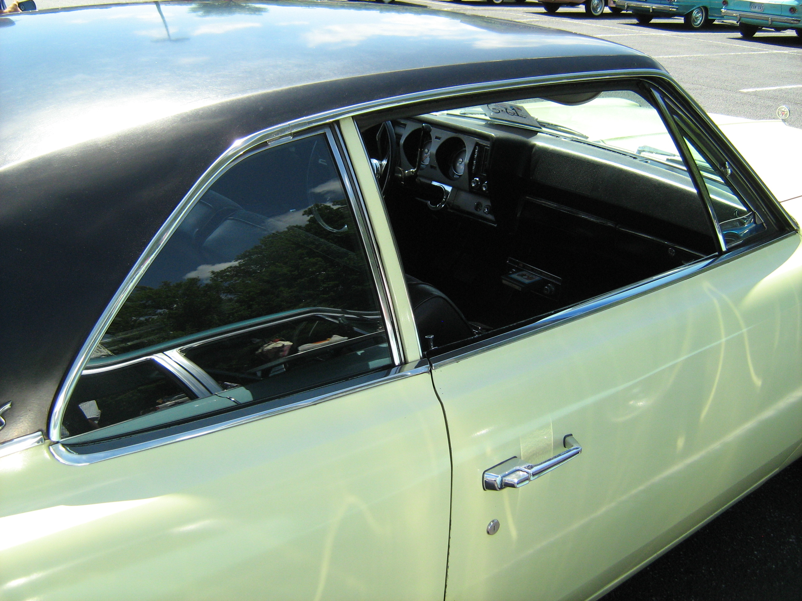 File:1967 AMC Ambassador 880 2-door sedan yellow AnnMD-p.jpg ...