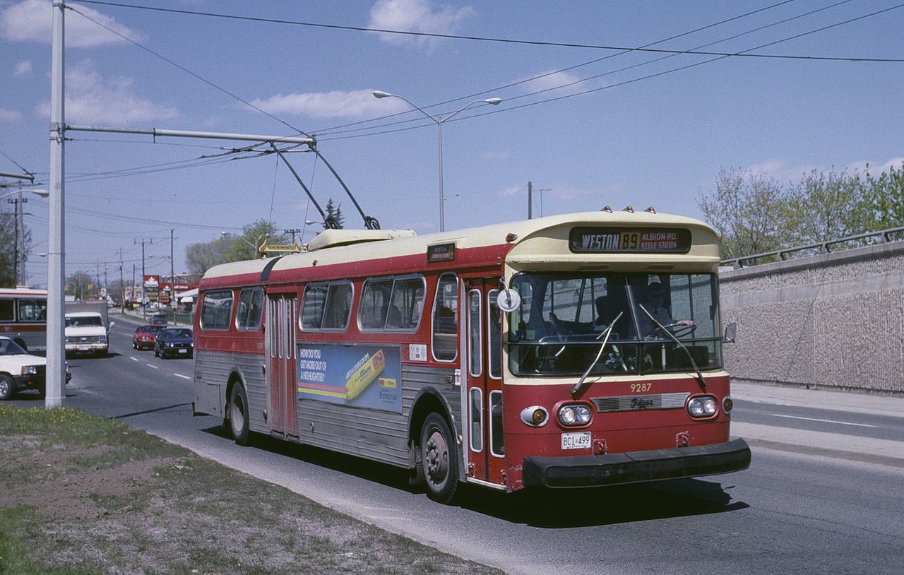 File:Toronto Flyer E700A trolleybus in 1987.jpg - Wikimedia Commons