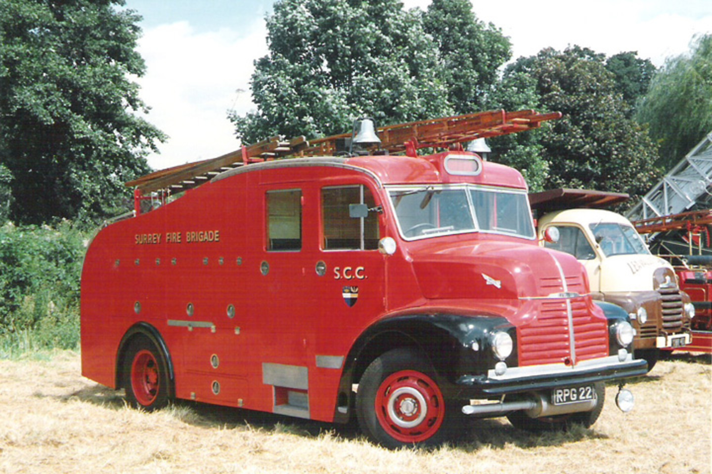 Fire Engines Photos - 1952 Leyland Comet/Wendover Water Tender
