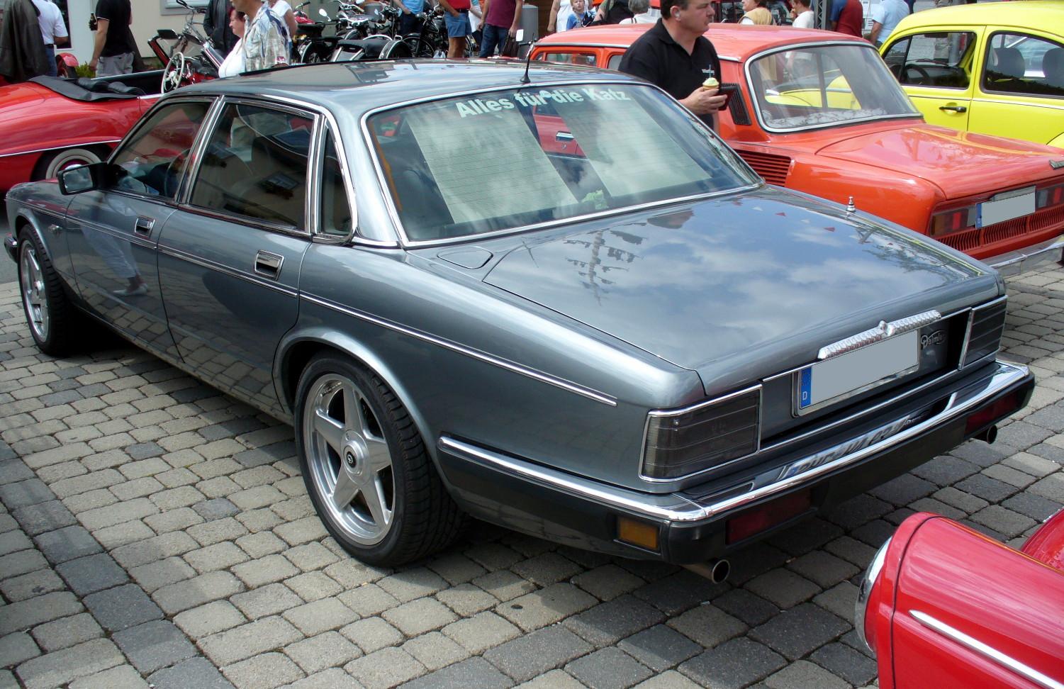 Daimler xj. Best photos and information of model.
