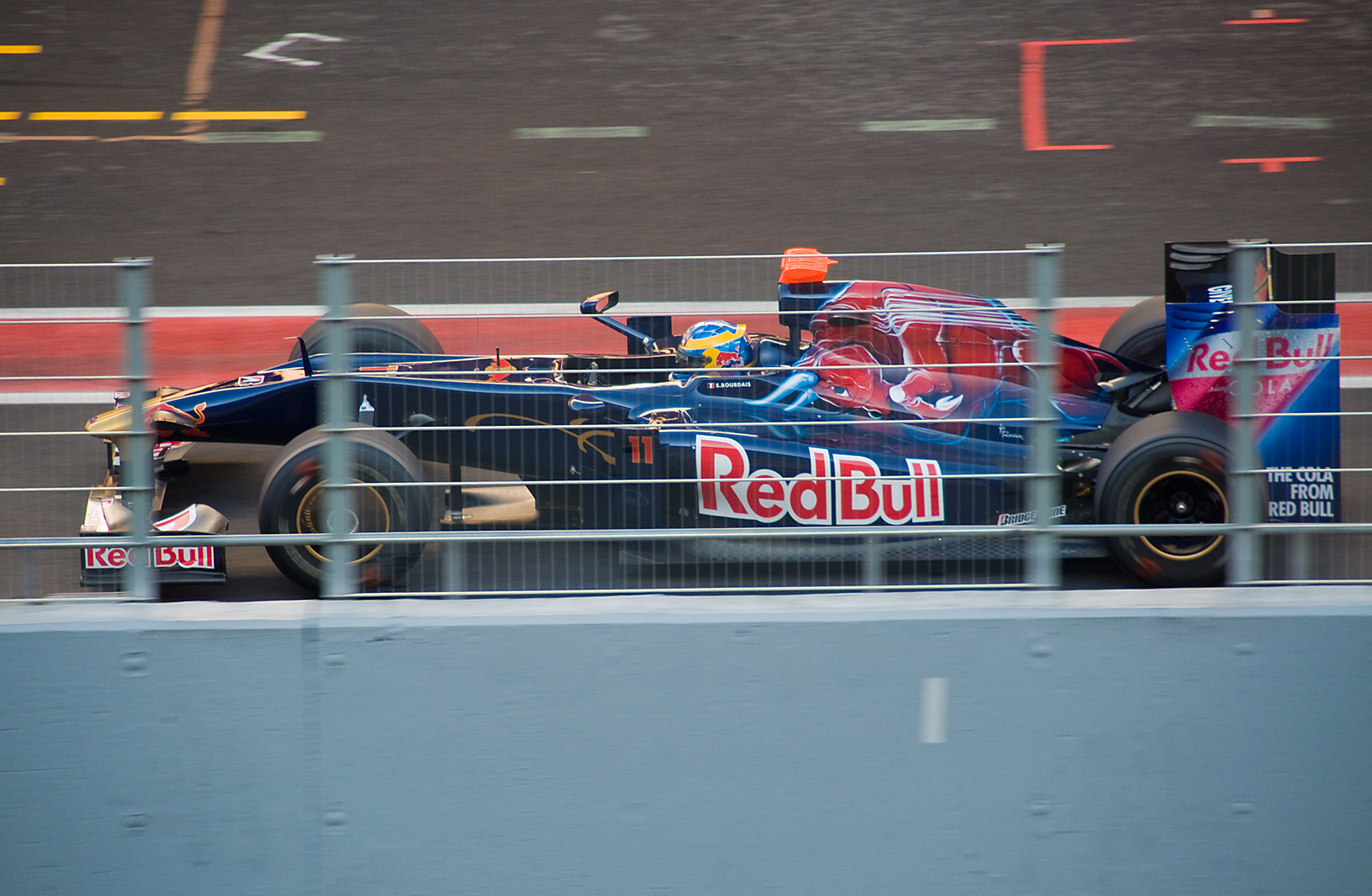 File:Toro Rosso STR4 Barcelona.jpg - Wikimedia Commons