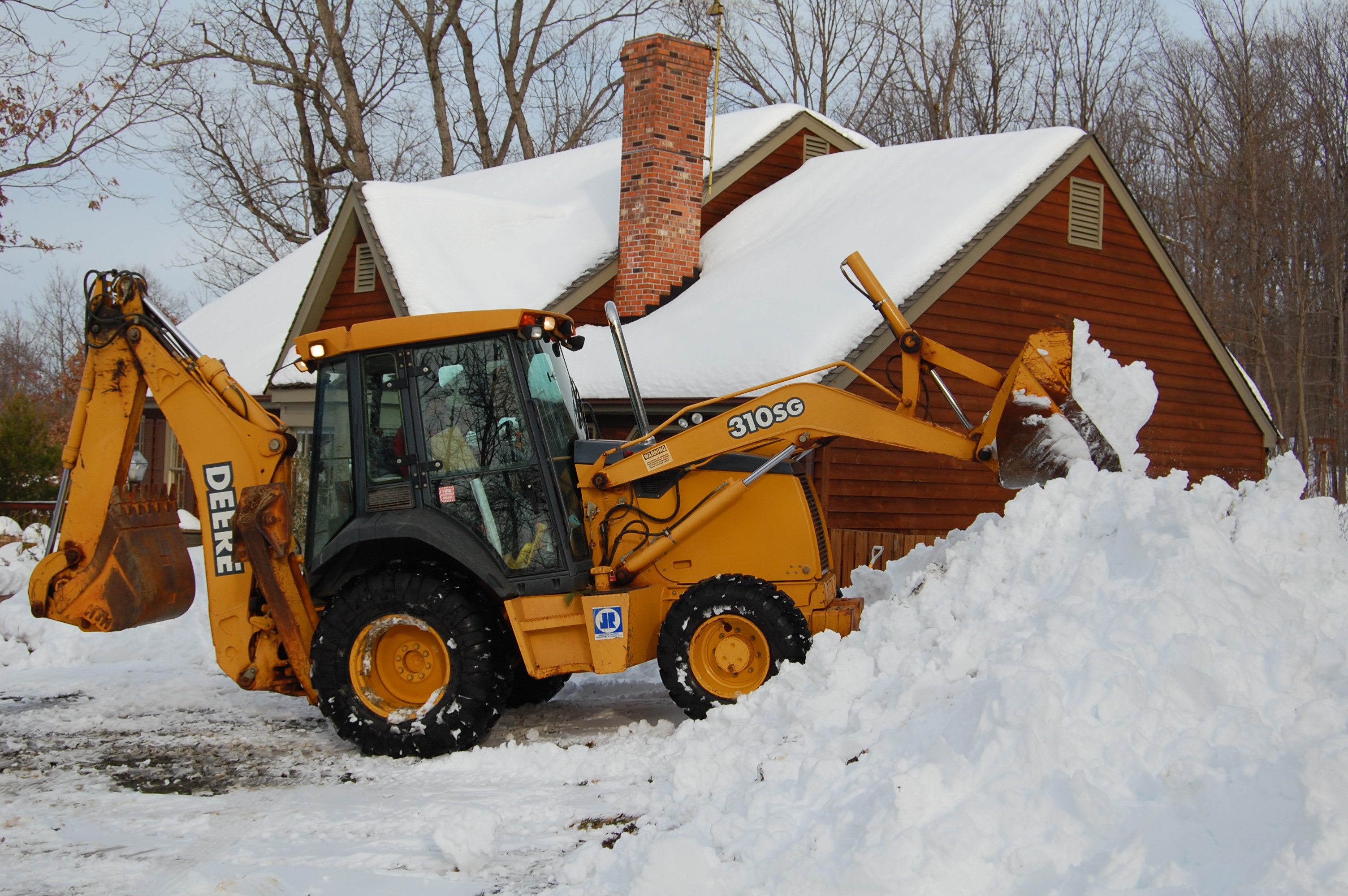 File:John Deere 310SG backhoe loader, snow removal 1.jpg ...