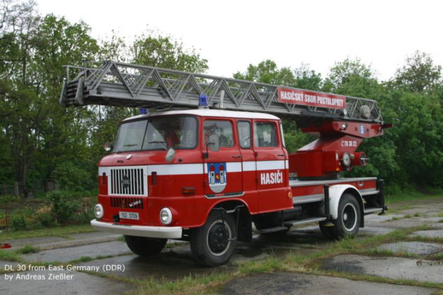Fire Engines Photos - IFA W50 Turntable ladder