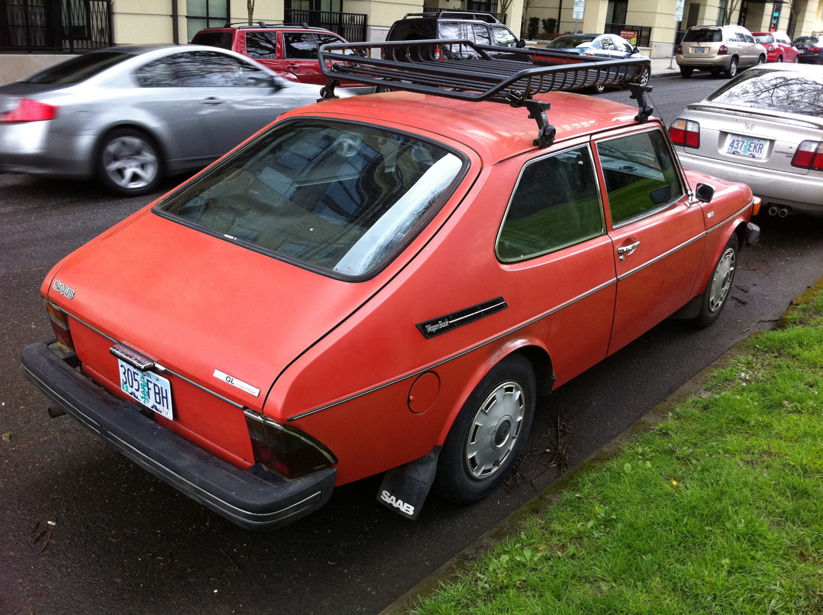 OLD PARKED CARS.: Sunday Morning Bonus: 1976 Saab 99 GL WagonBack ...