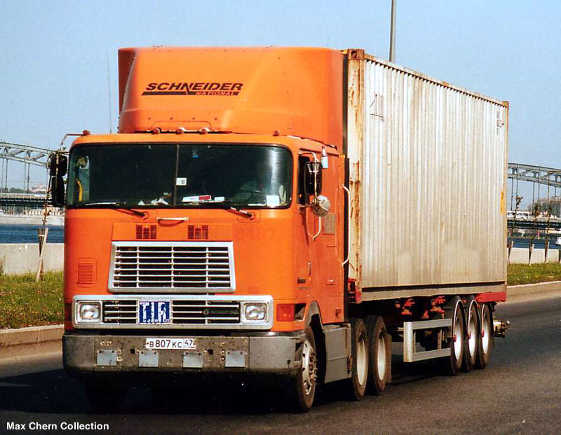 International 9600: Photo gallery, complete information about ...