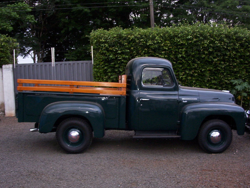 File:1954 International R110 Truck.JPG - Wikimedia Commons
