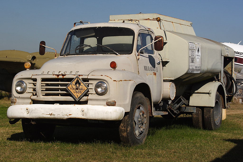 Bedford J2L2-57: Photo gallery, complete information about model ...