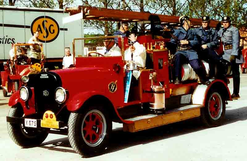 File:Reo Fire Truck.jpg - Wikimedia Commons
