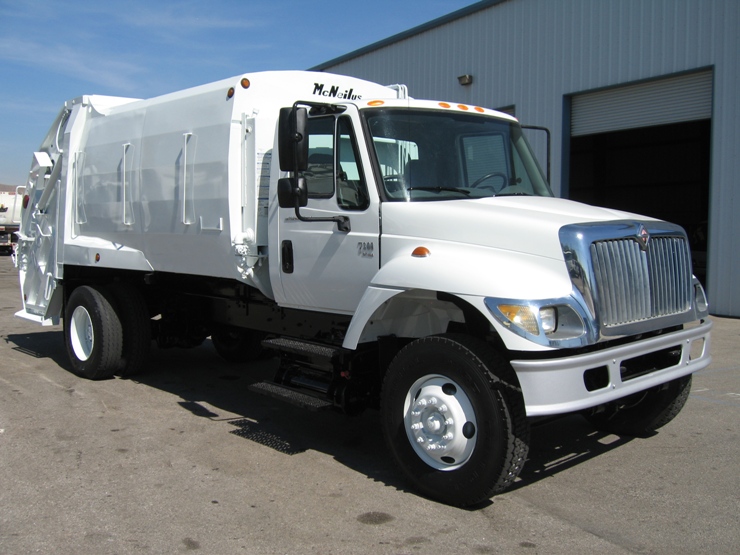 2004 International 7300 with McNeilus Rear Loader, DT466 250HP ...