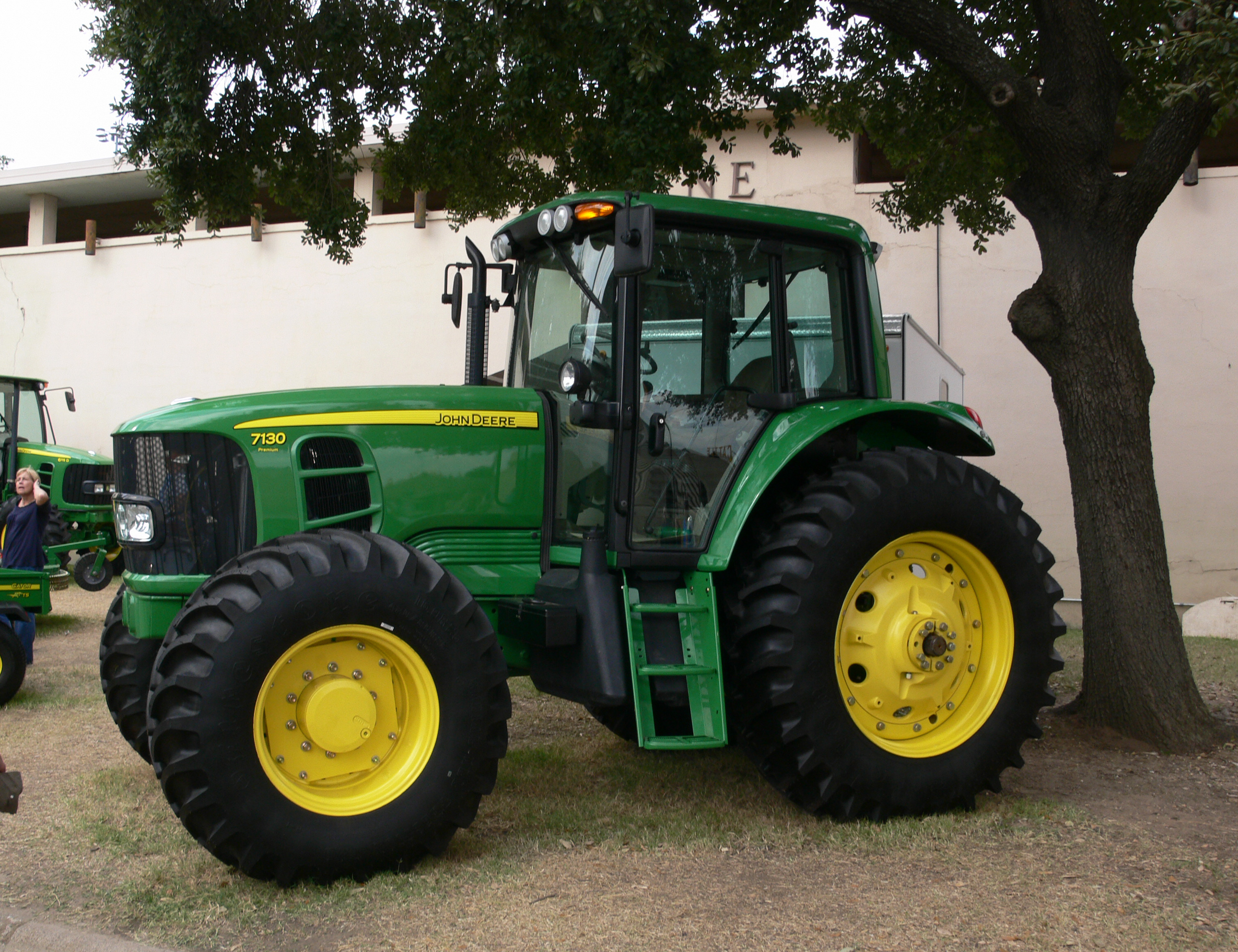 File:Texas State Fair John Deere tractor.jpg - Wikimedia Commons