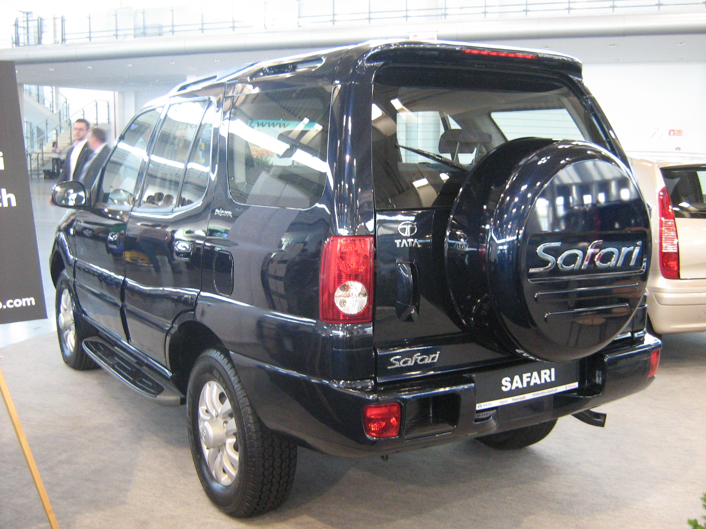 File:Tata Safari II rear - PSM 2009.jpg - Wikimedia Commons