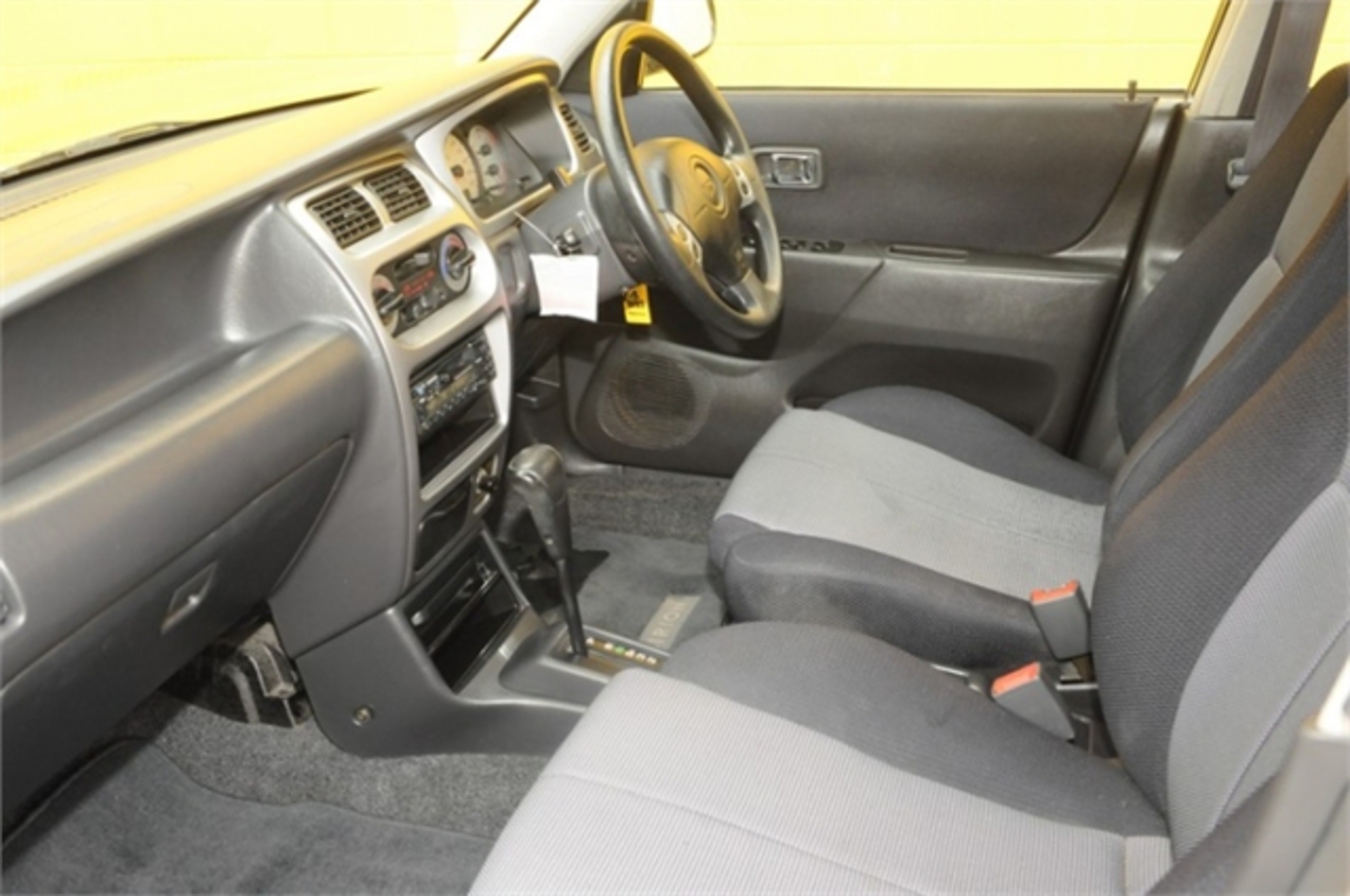 Autozone - 2001 Daihatsu Sirion LX H/Back AUTO 1.3L 5 DOOR (#