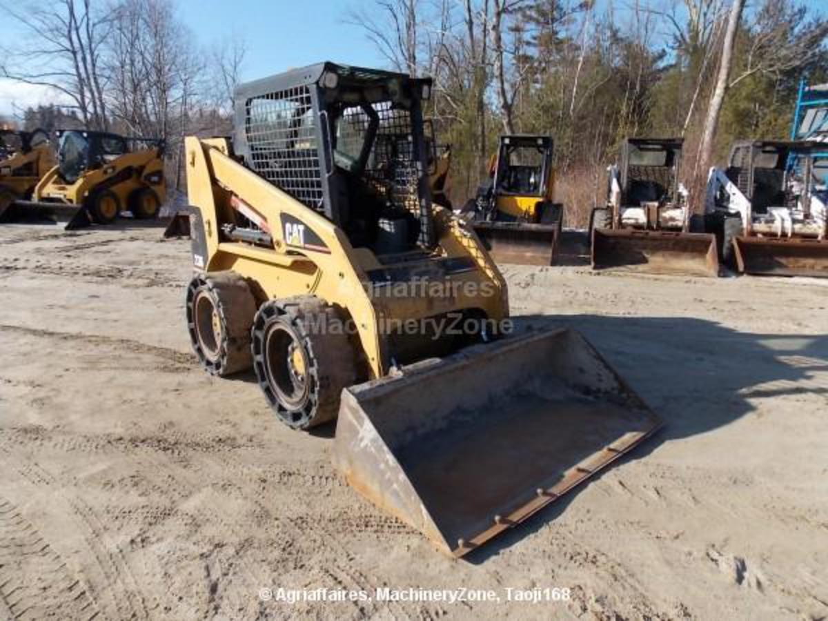 Skid Steer Caterpillar 236 of 2002 for sale 14500 USD at MachineryZone