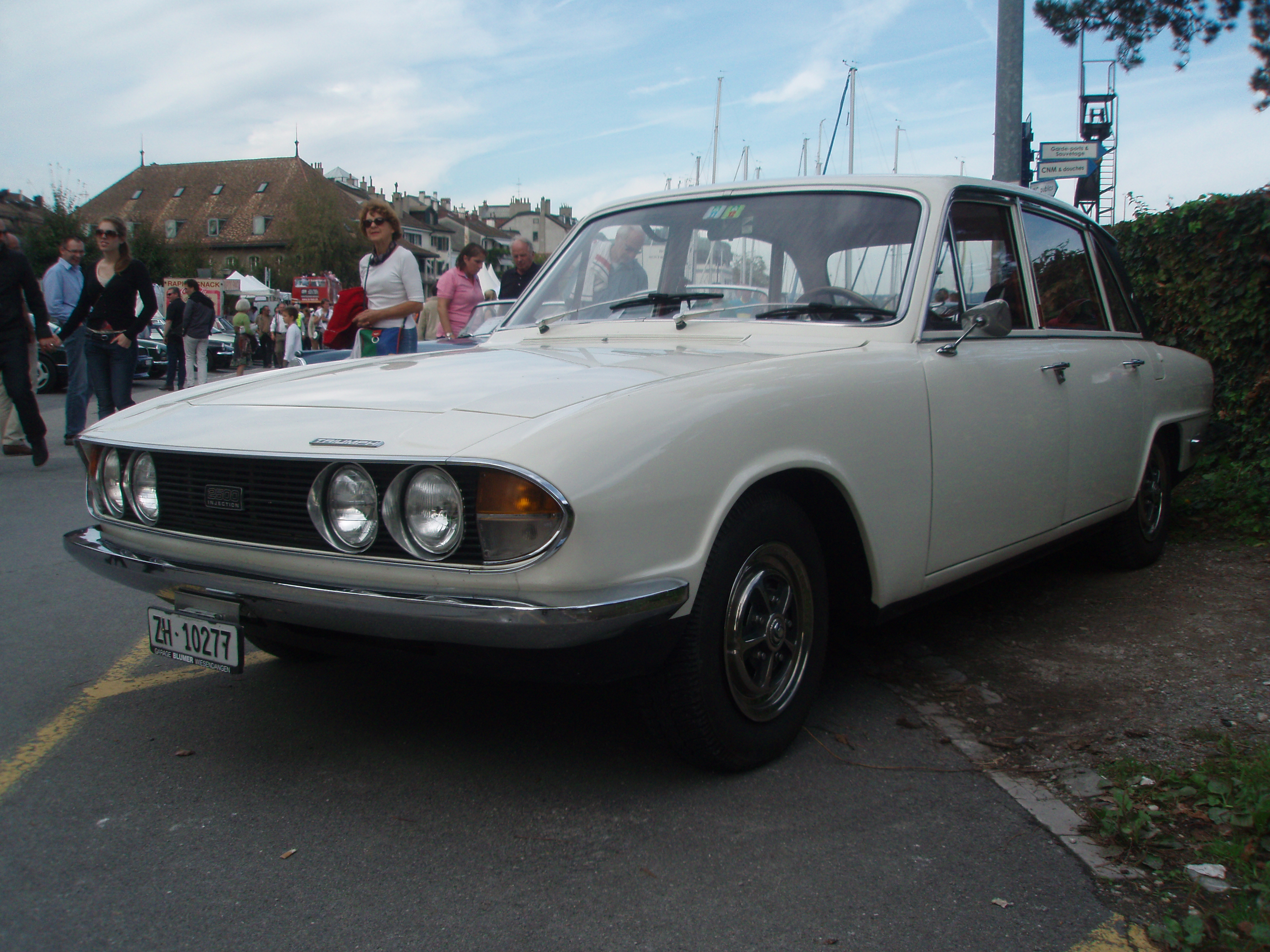 File:Triumph 2500 Injection in Morges 2012 - 2.JPG - Wikimedia Commons