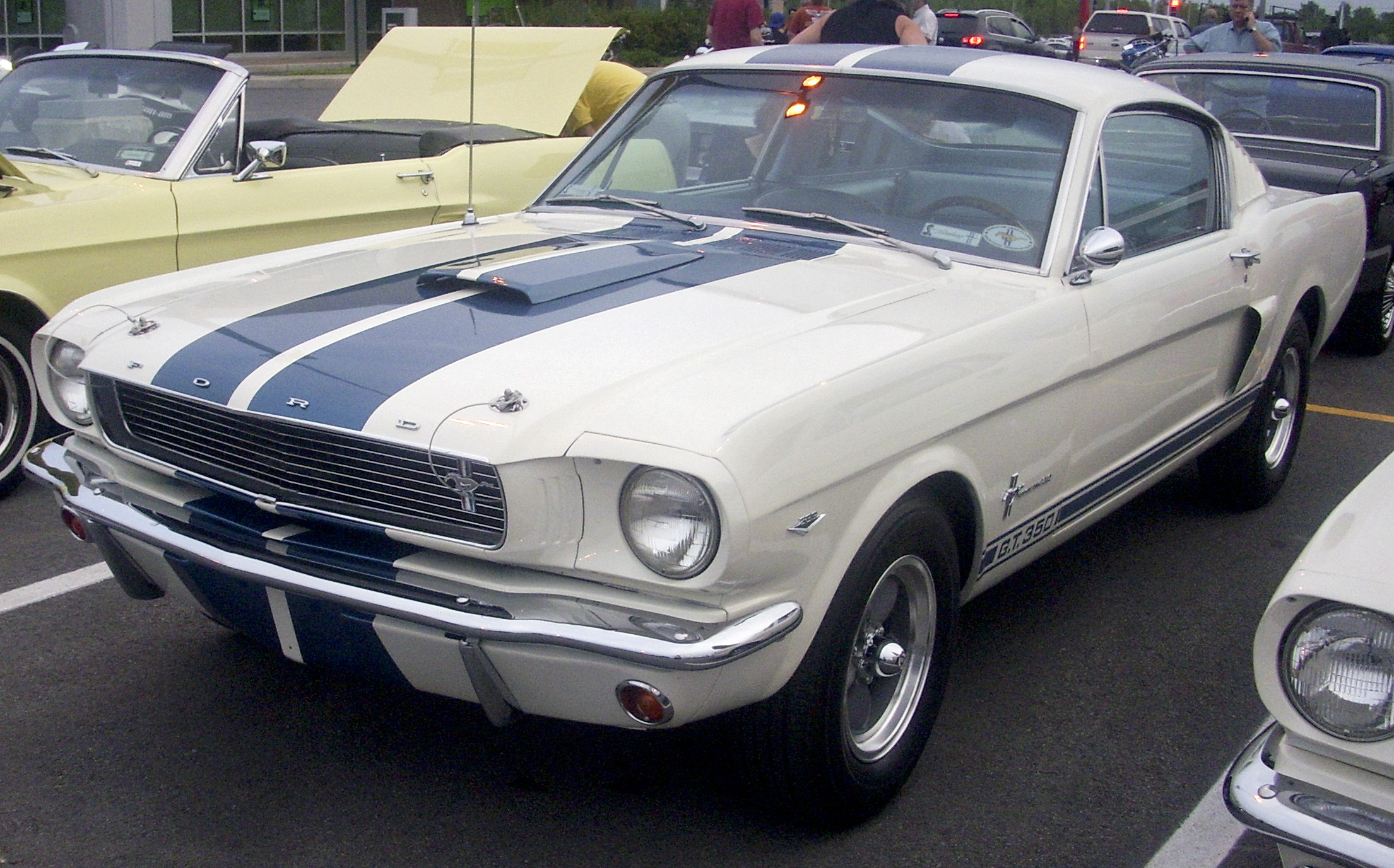 File:Ford Shelby Mustang GT350 (Centropolis Laval '10).jpg ...