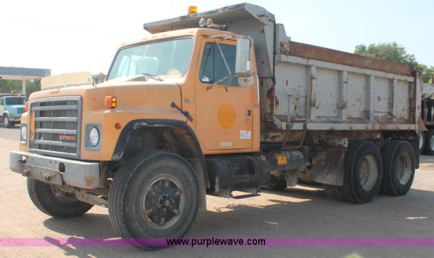 1989 International S1900 dump truck | no-reserve auction on ...