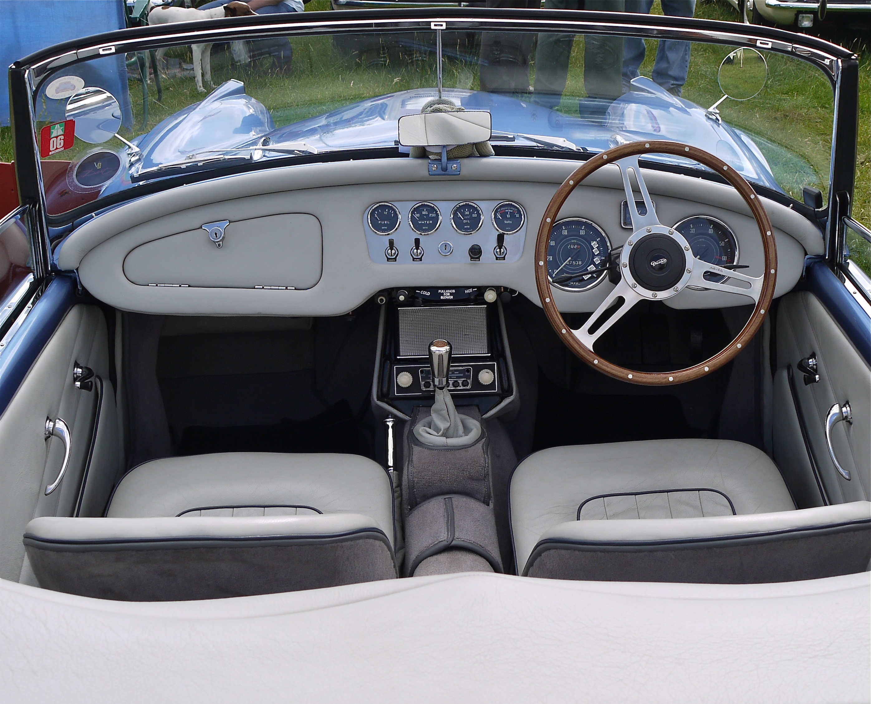 File:Daimler Dart SP250 1961 (interior) - Flickr - mick - Lumix ...