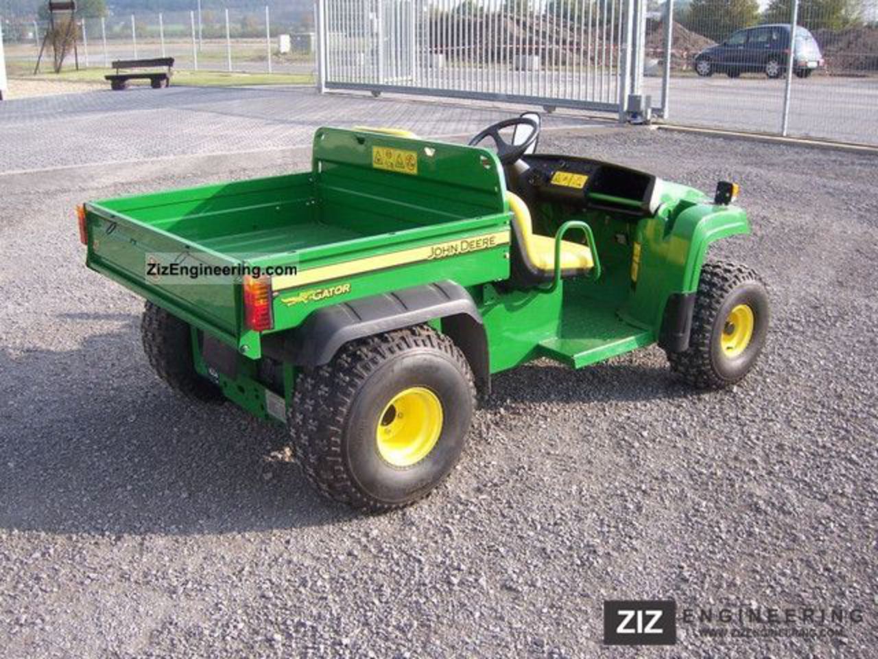 John Deere GATOR TS 2010 Agricultural Loader wagon Photo and Specs
