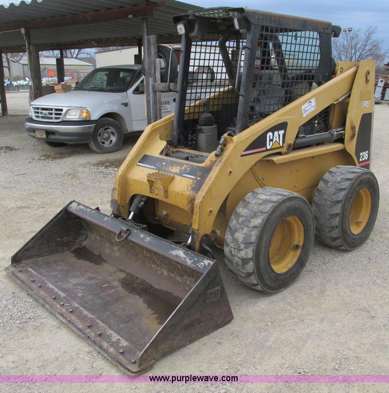 2002 Caterpillar 236 skid steer | no-reserve auction on Tuesday ...