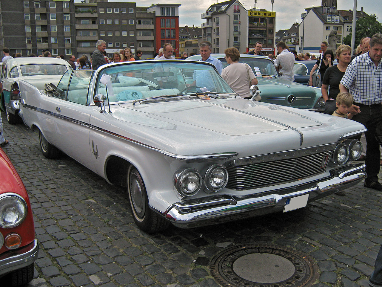 File:1961 Imperial Crown Cabrio Front.jpg - Wikimedia Commons