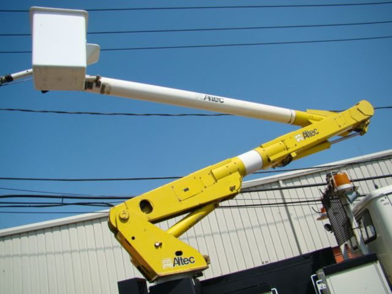 1993 Used International 4800 ALTEC BUCKET BOOM TRUCK 4X4 at MORE ...