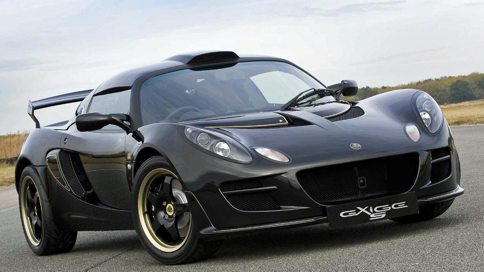 Lotus builds black and gold Exige S Type 72 - F1 Fanatic