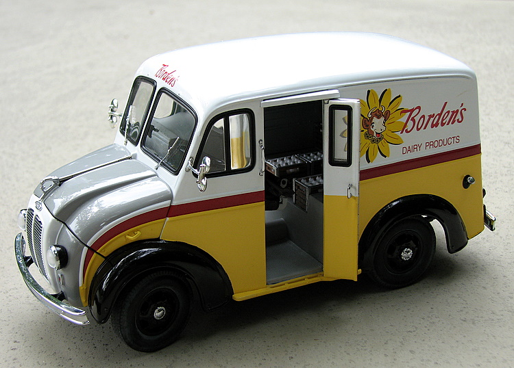 Danbury Mint 1:24 1950 Divco Model 13 Borden's Milk Delivery Truck ...