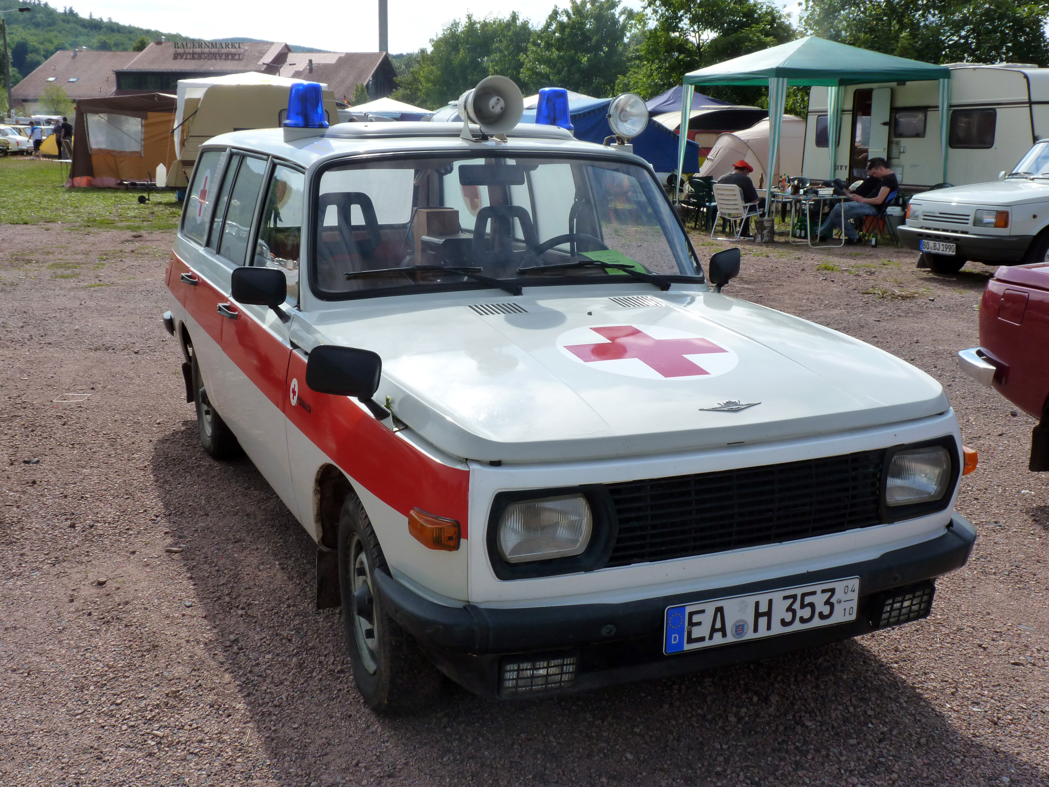 File:Wartburg 353W Tourist-based ambulance.JPG - Wikimedia Commons