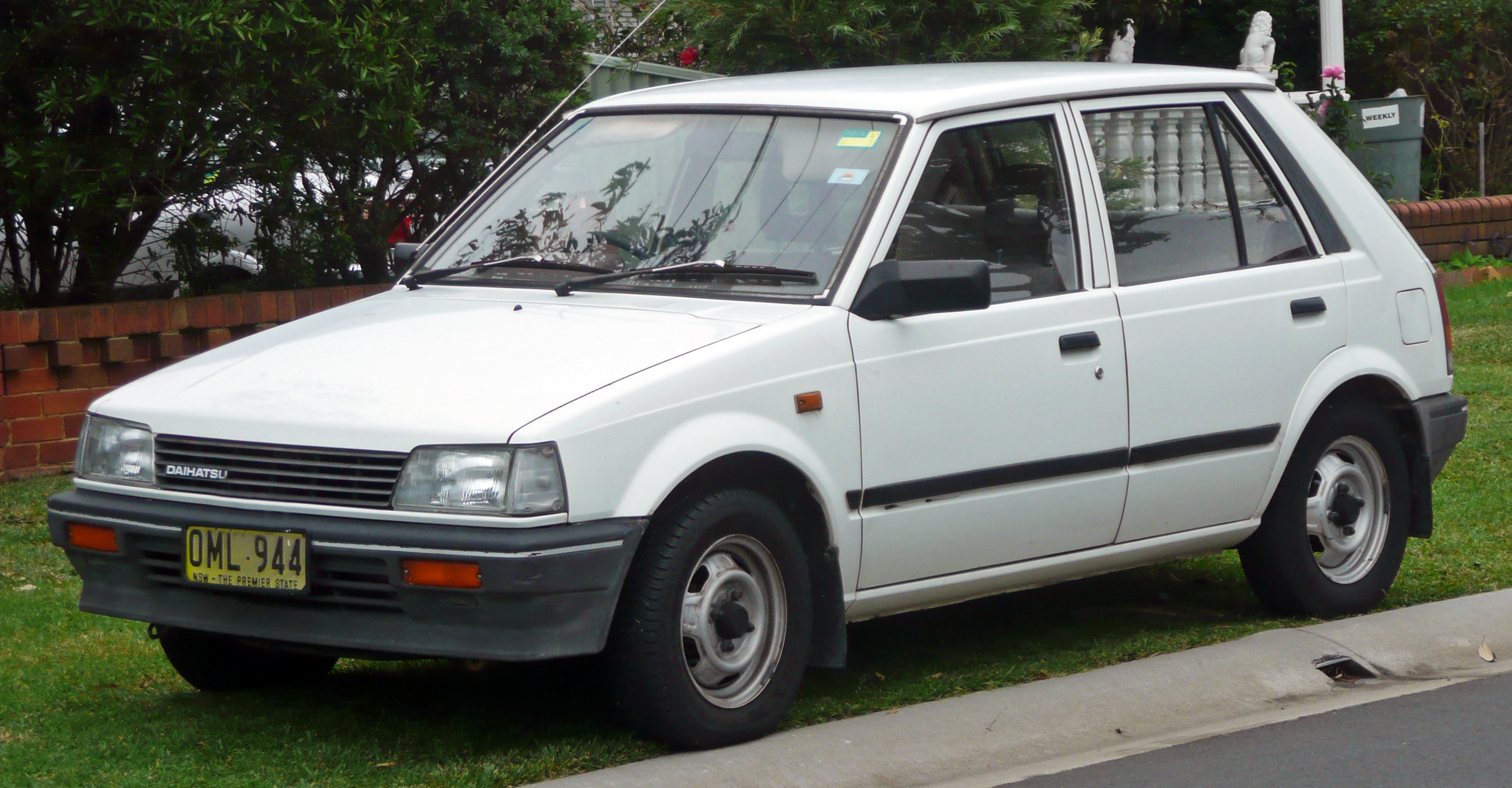 File:1985-1987 Daihatsu Charade (G11) CX 5-door hatchback 01.jpg ...