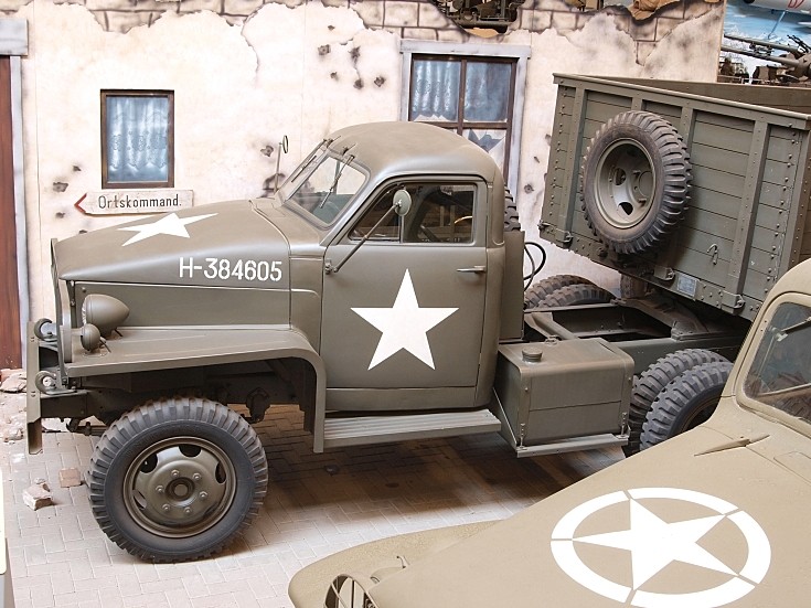 Military Vehicle Photos - Studebaker US6-