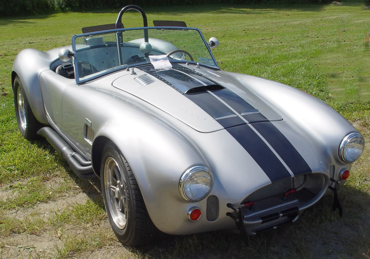 Shelby Cobra 427 - Silver & Black - Front Angle