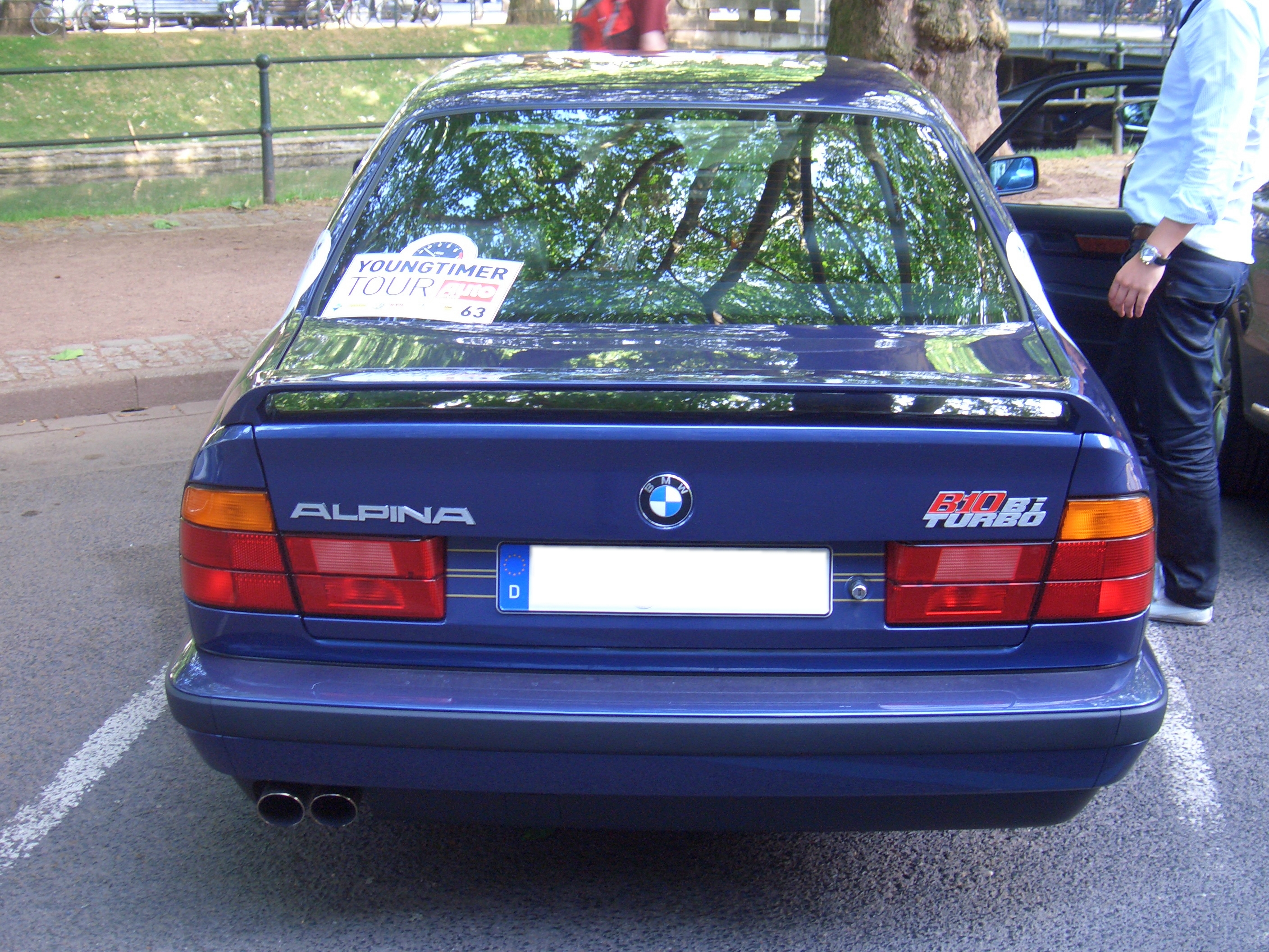File:Alpina B10 BiTurbo BASIS BMW 5er Gen3 E34 1989-1994 back 2011 ...
