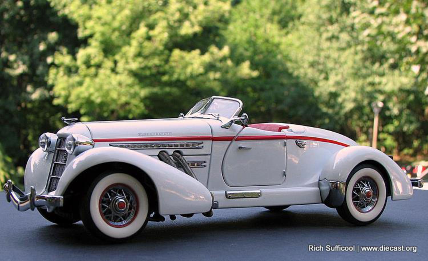 Franklin Mint 1:24 1935 Auburn 851 Speedster- White (Discontinued ...