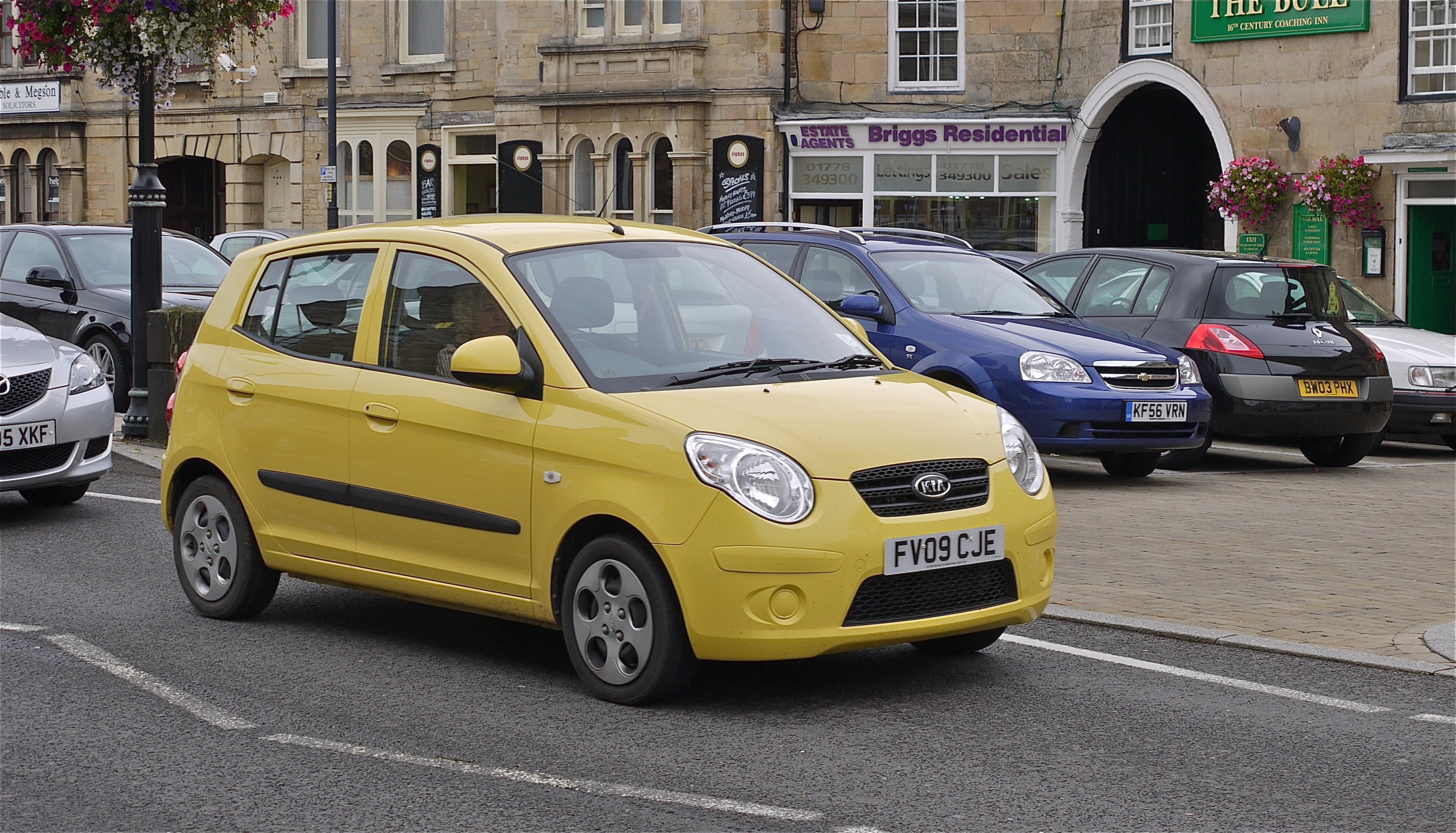 File:Kia Picanto. Not many yellow versions in the UK - Flickr ...