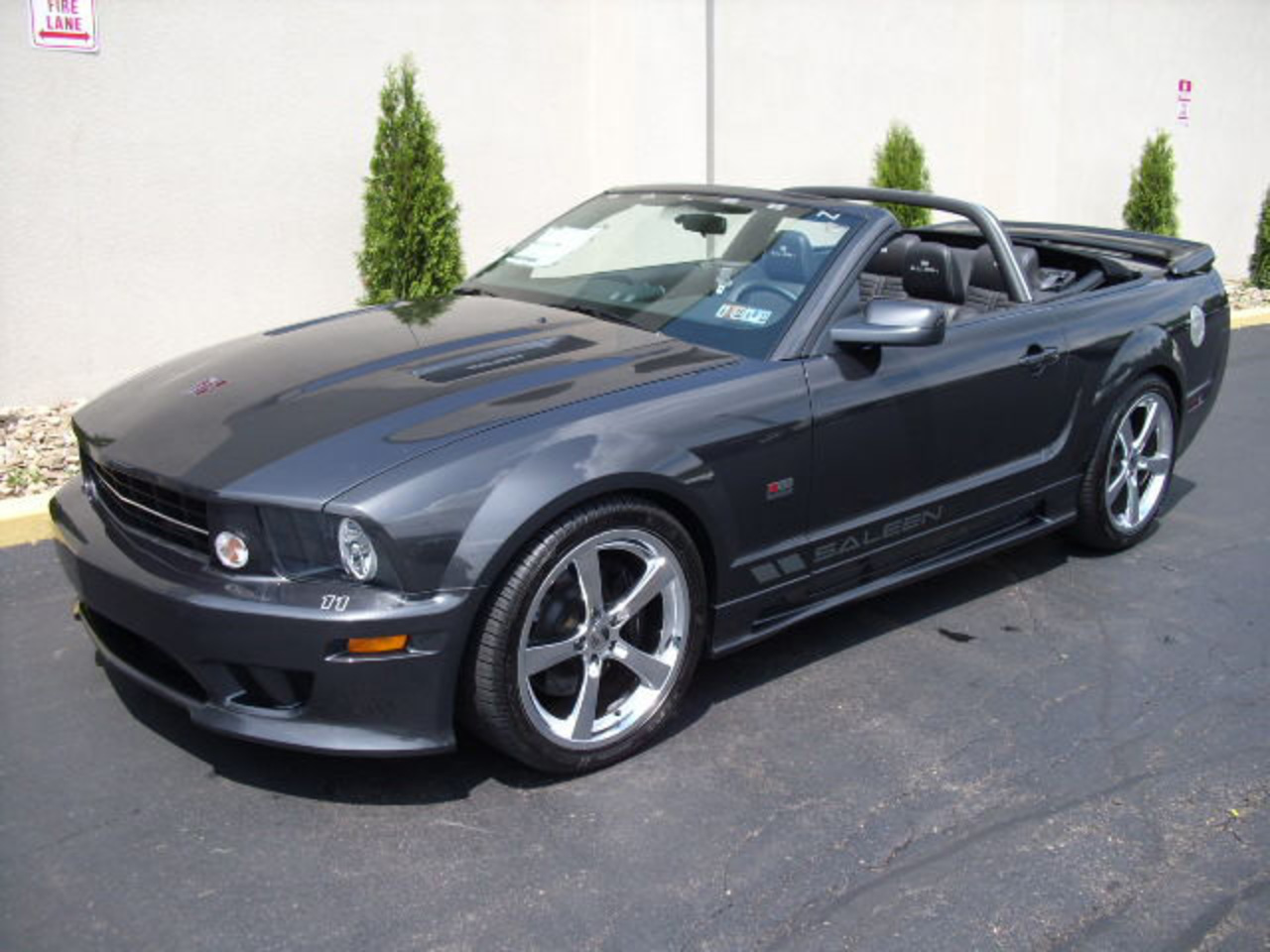 Saleen Mustang S281 Superchaged Photo Gallery: Photo #01 out of 7 ...