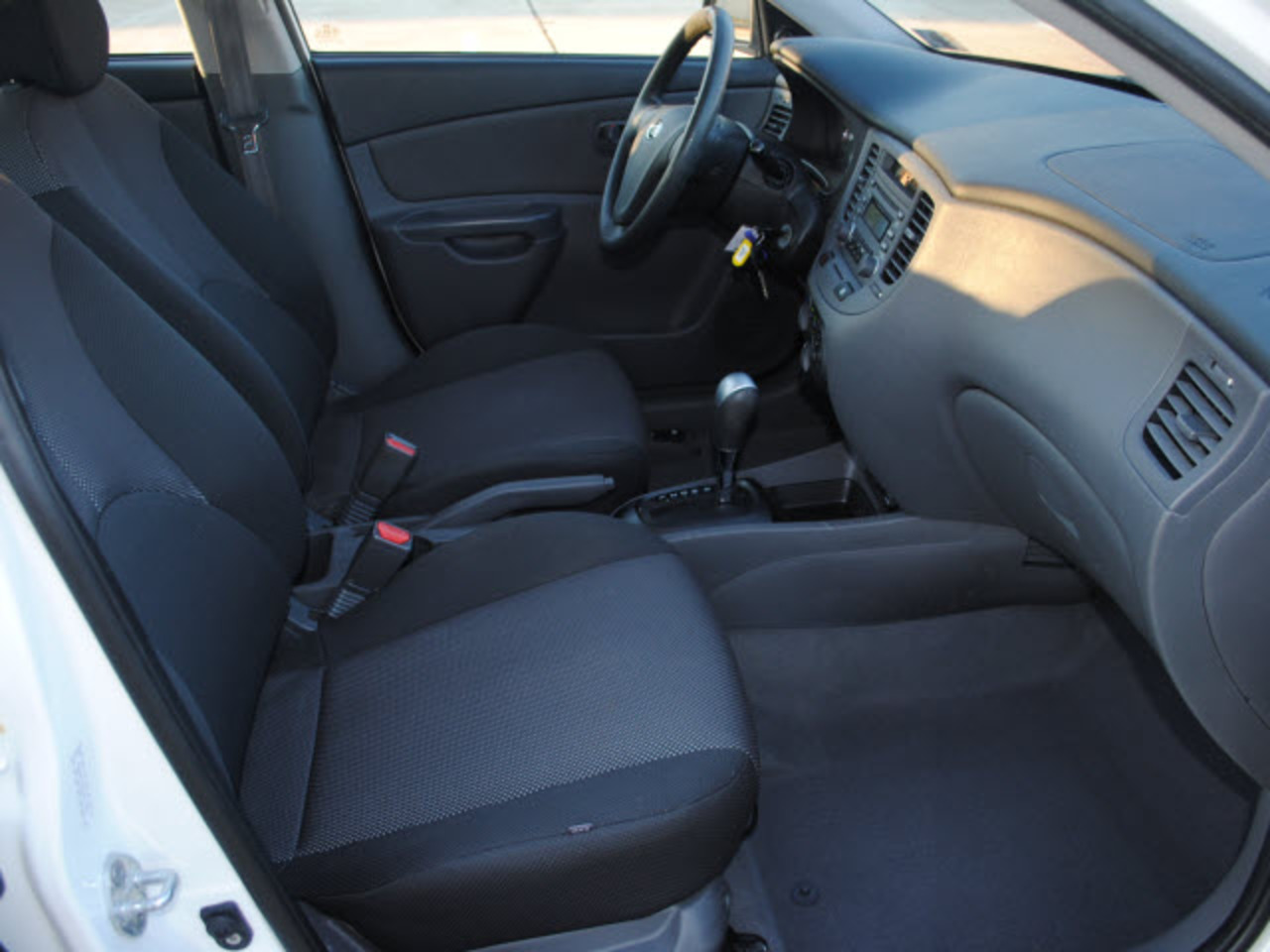Kia Rio5 14 LX: Photo gallery, complete information about model ...