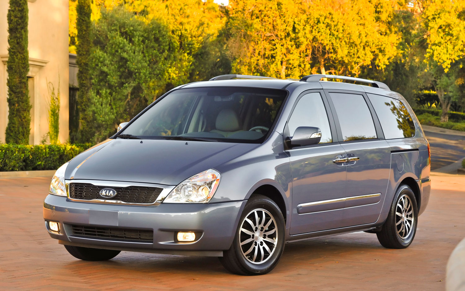 Kia Sedona Axed for 2013, Possible Replacement in 2014 - Rumor Central