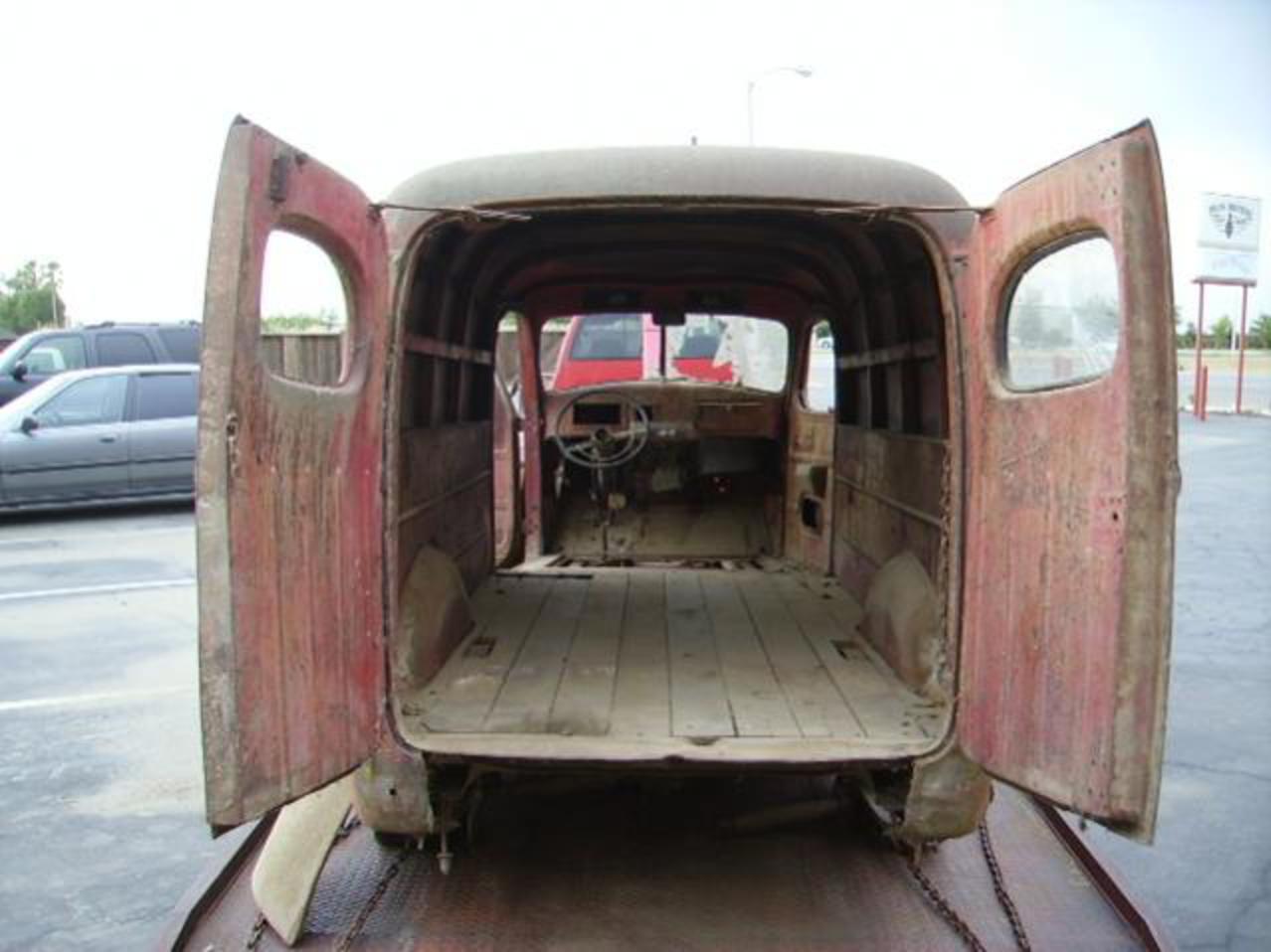 1947 International panel truck - Ruffrodders