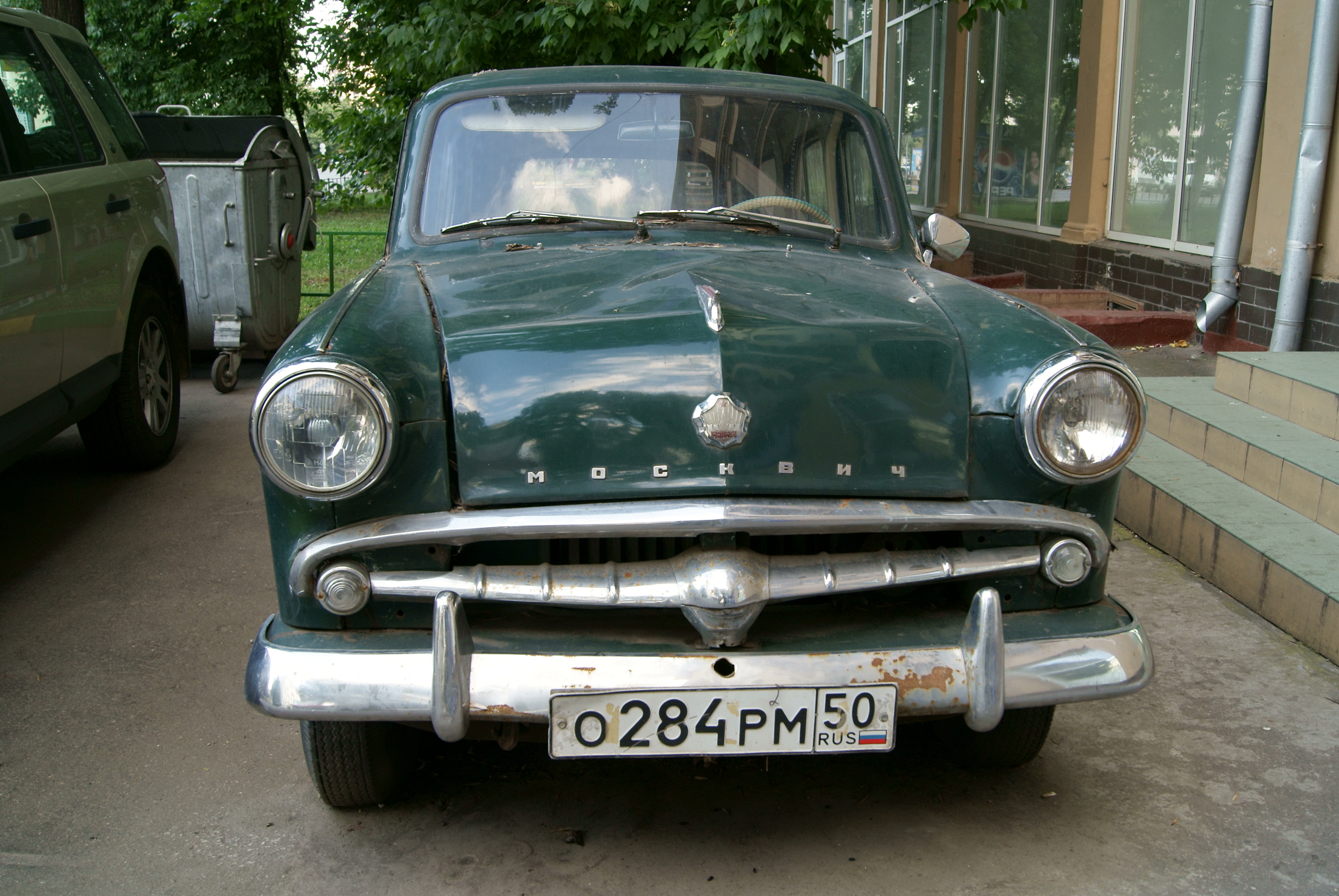 File:Moskvitch-423-grille.jpg - Wikimedia Commons