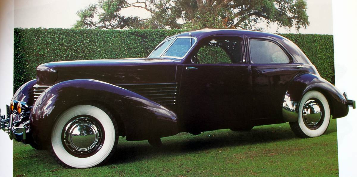 1937 Cord 810/812: Speed and Distinction